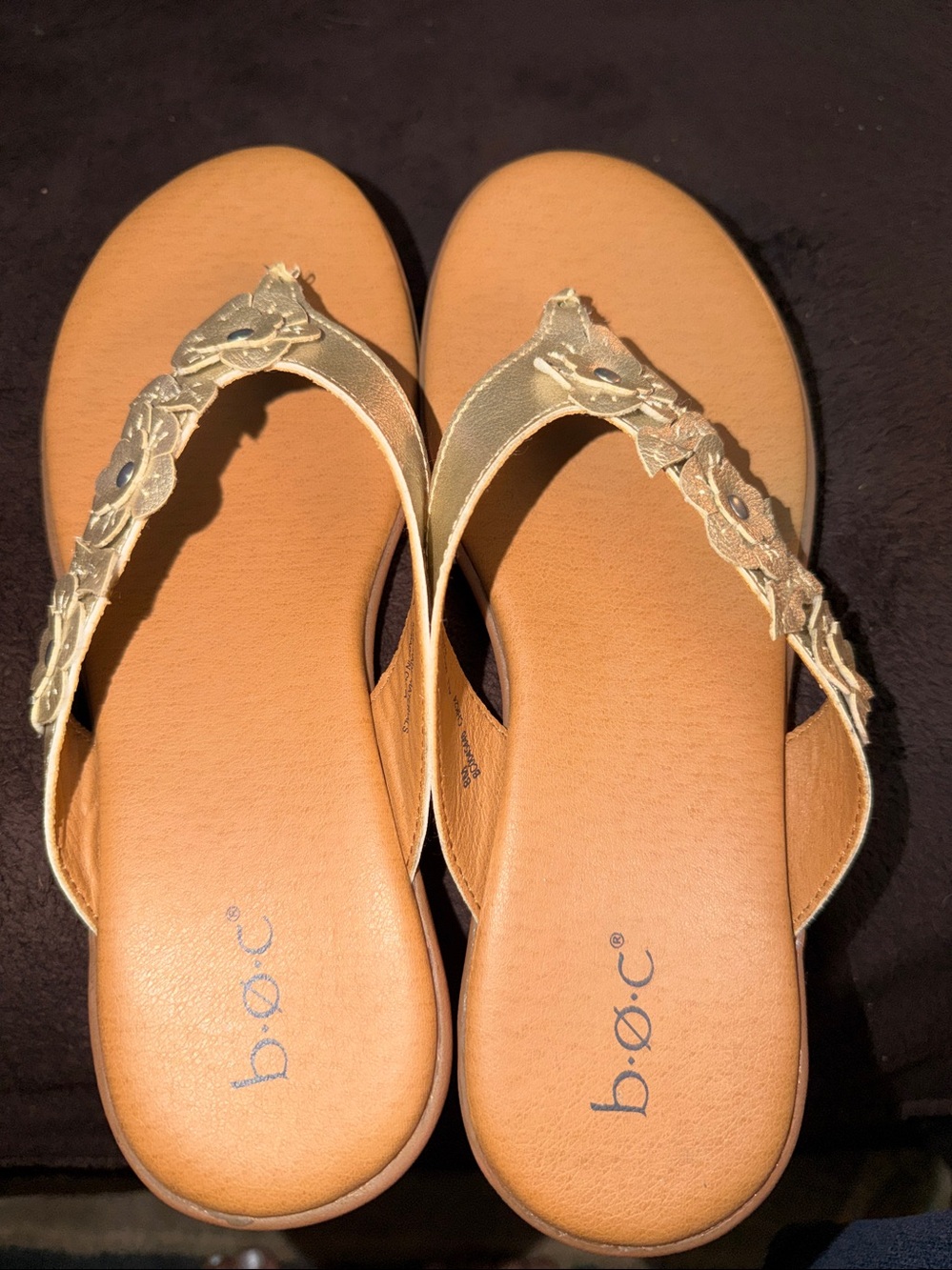 Like new BOC (boc) gold floral faux leather sandals (8M) - Picture 2 of 8